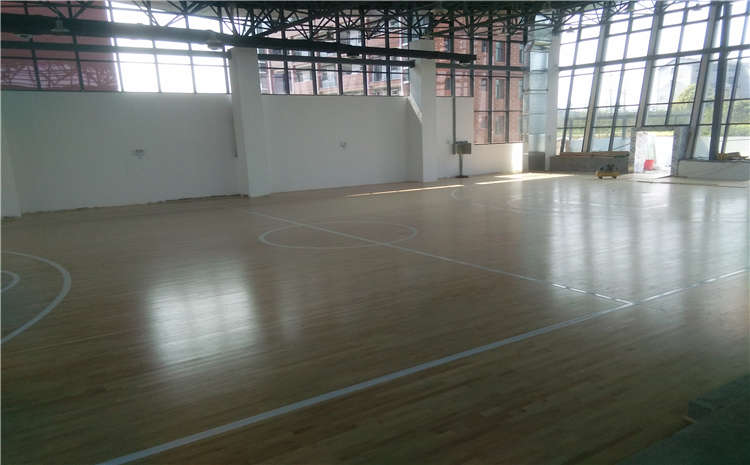 俄勒岡松體育館木地板怎么保養？