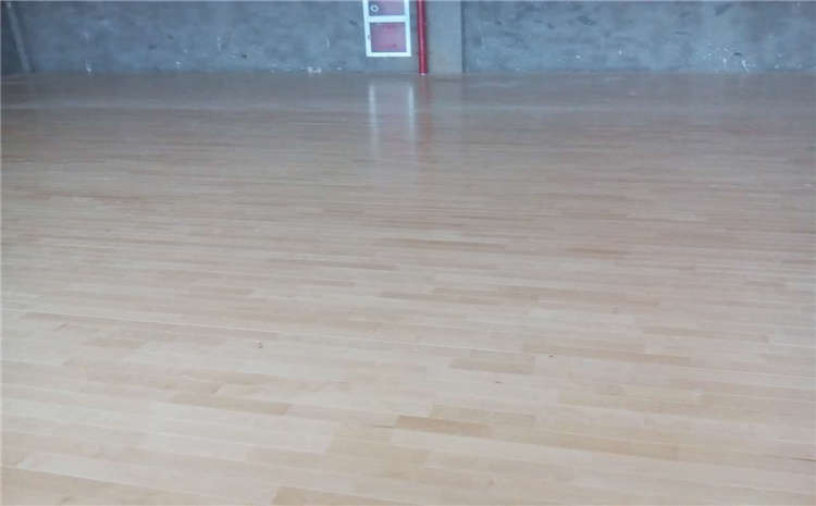 松木風雨操場地板怎么保養？