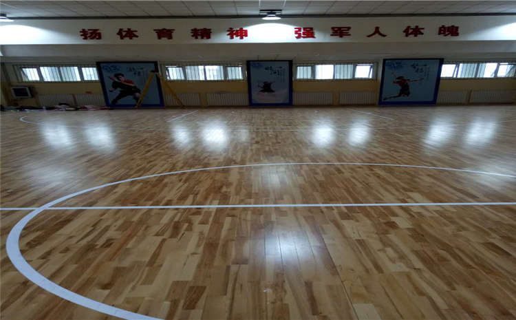 楓樺木籃球館木地板哪個牌子好？