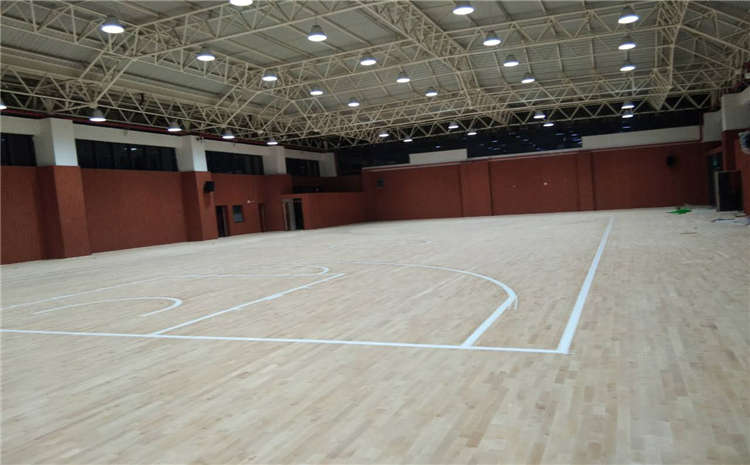 五角楓風雨操場運動地板**是多少錢？