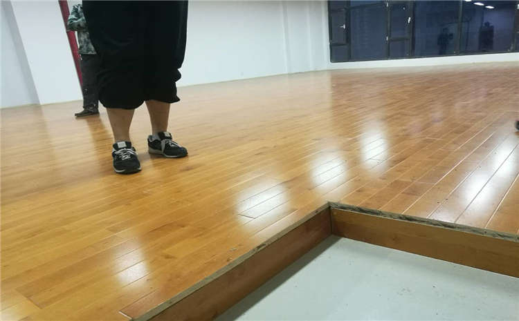 柞木體育木地板怎么維修？